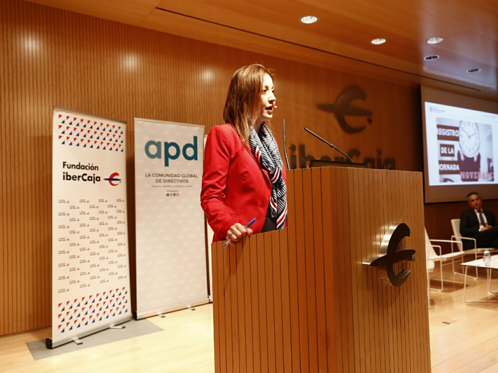 Foto de la Inspectora de Trabajo Ana Ercoreca de la Cruz en la jornada APD de Ibercaja sobre el registro de jornada